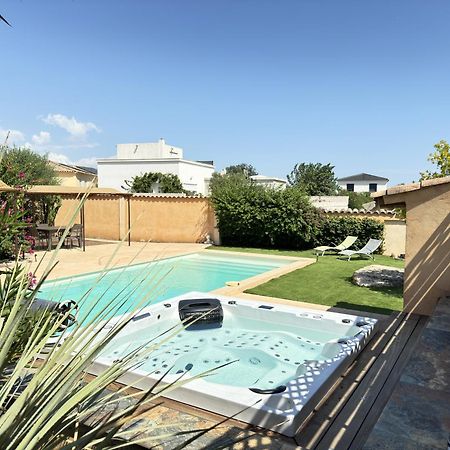 2 Hebergements - 10 Couchages - Parking, Piscine, Jacuzzi - Convivialite 罗克布伦河畔阿尔让 外观 照片