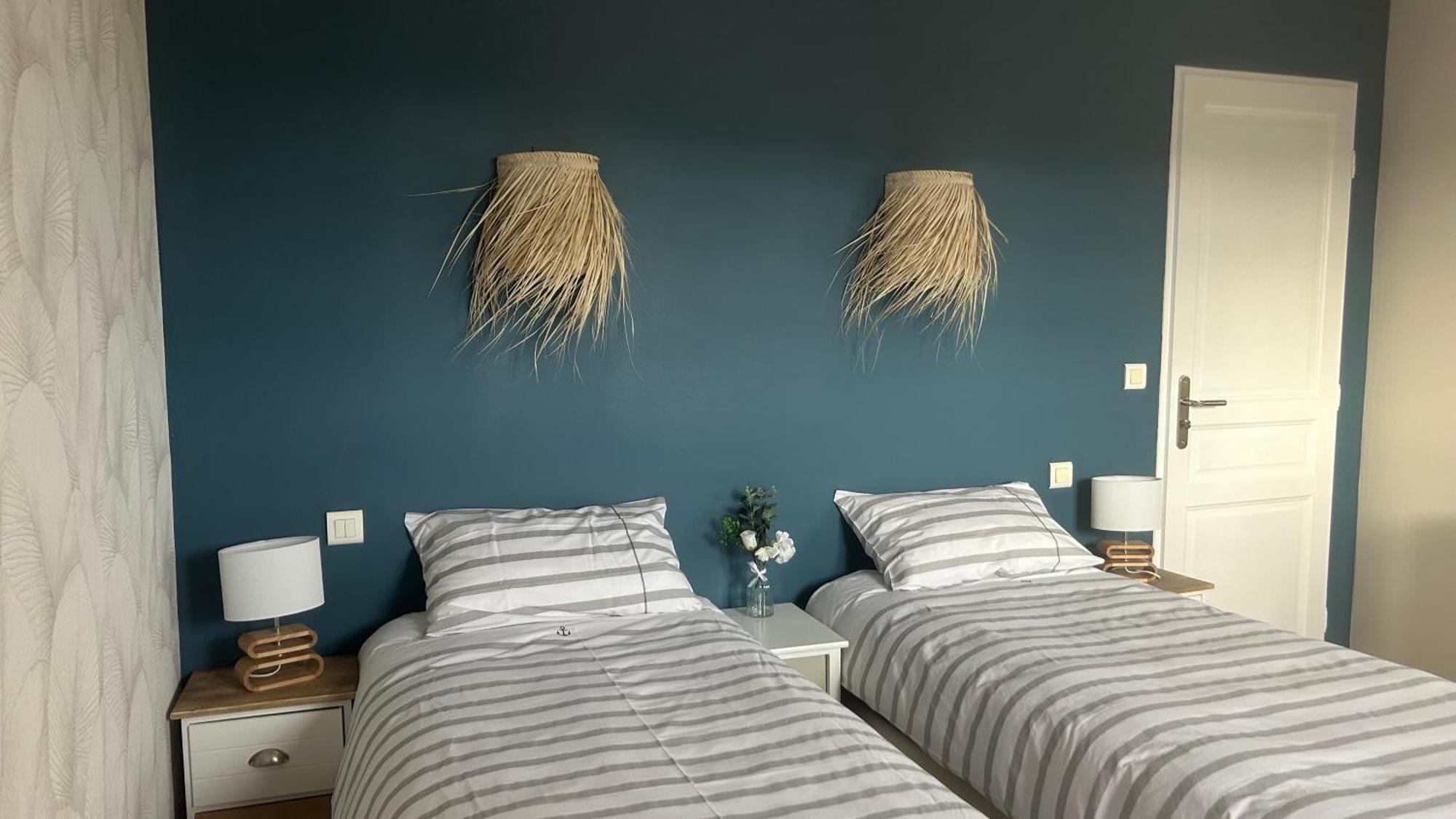 2 Hebergements - 10 Couchages - Parking, Piscine, Jacuzzi - Convivialite 罗克布伦河畔阿尔让 外观 照片