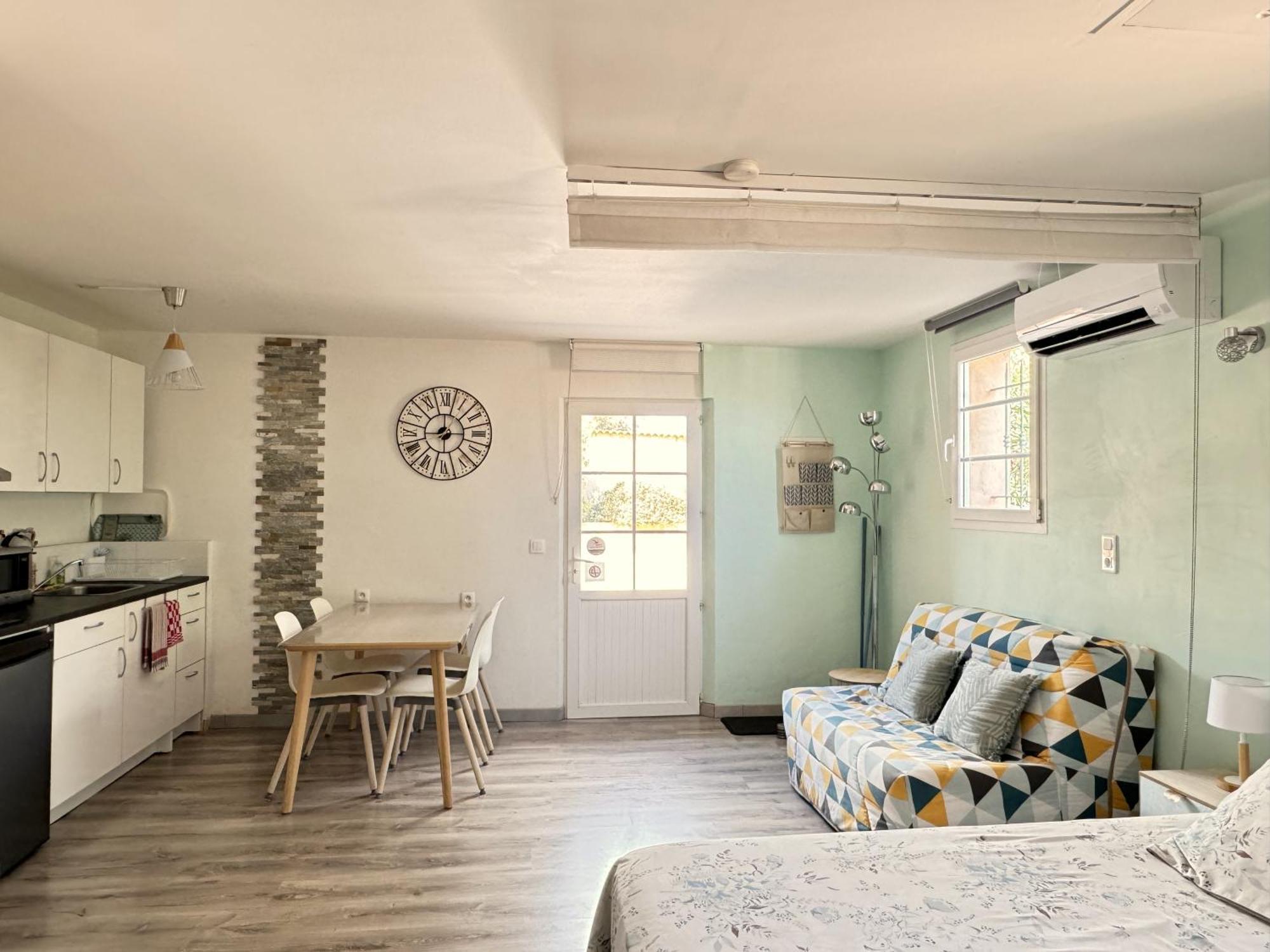 2 Hebergements - 10 Couchages - Parking, Piscine, Jacuzzi - Convivialite 罗克布伦河畔阿尔让 外观 照片