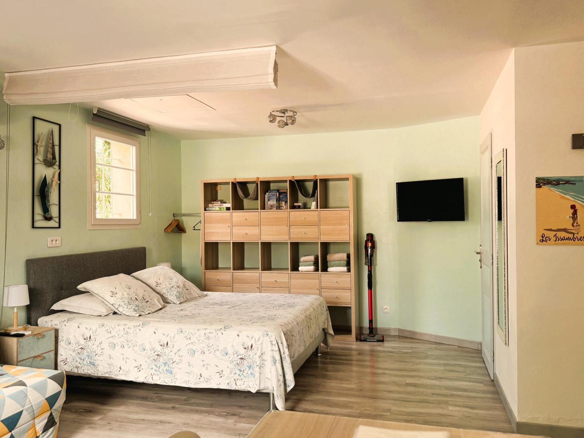 2 Hebergements - 10 Couchages - Parking, Piscine, Jacuzzi - Convivialite 罗克布伦河畔阿尔让 外观 照片