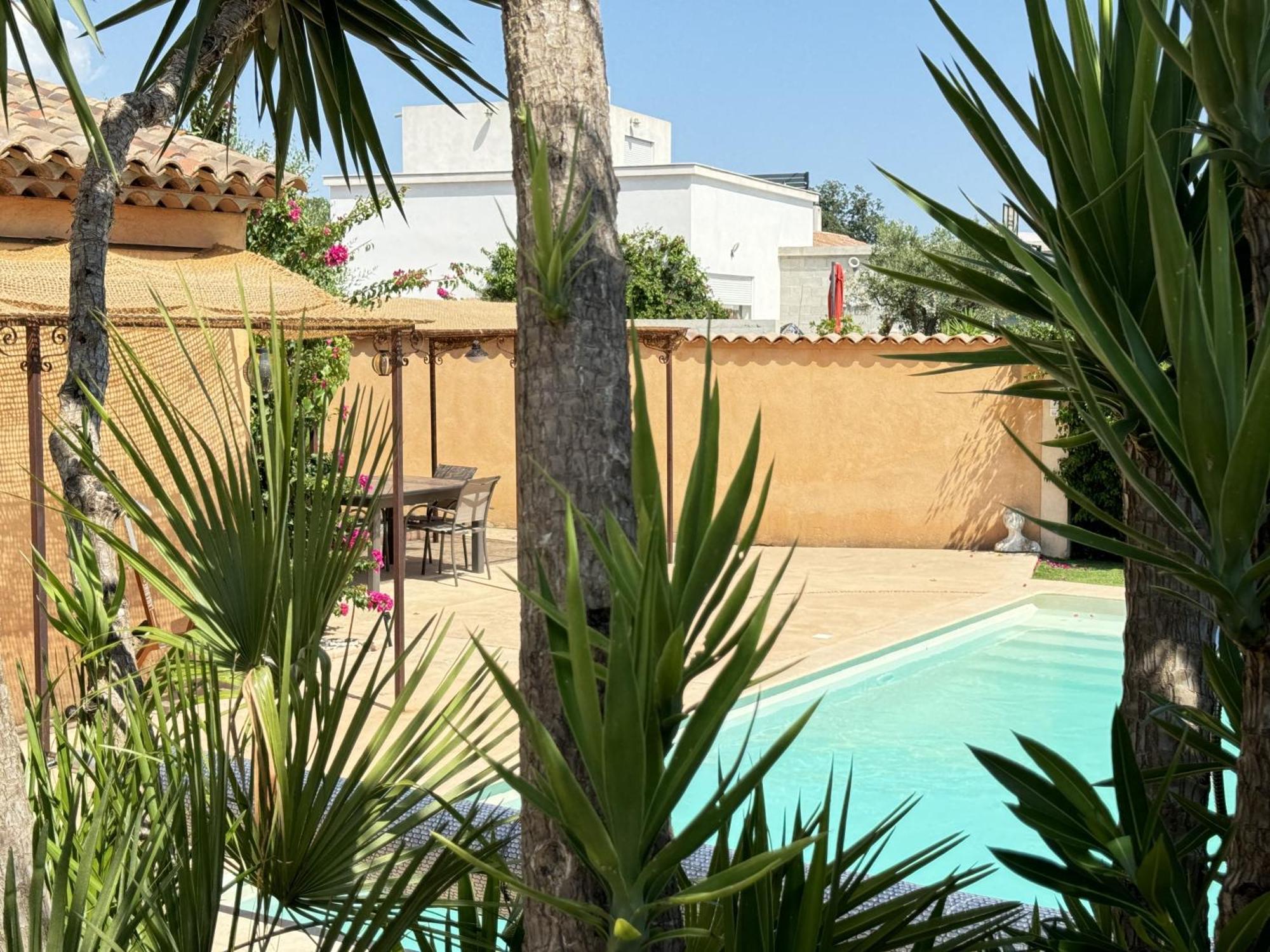 2 Hebergements - 10 Couchages - Parking, Piscine, Jacuzzi - Convivialite 罗克布伦河畔阿尔让 外观 照片